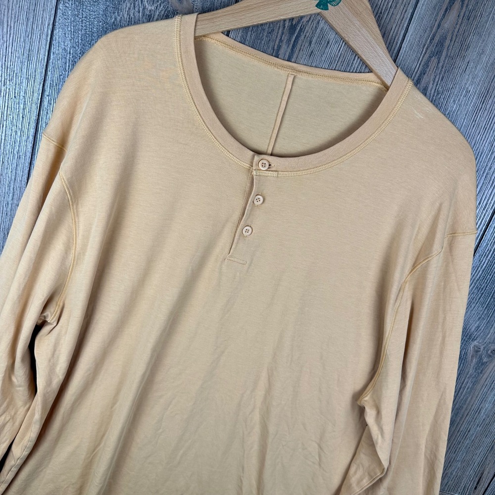 Lululemon 5 Year Long-Sleeve Henley Beeswax Athleisure Men's Size XL
